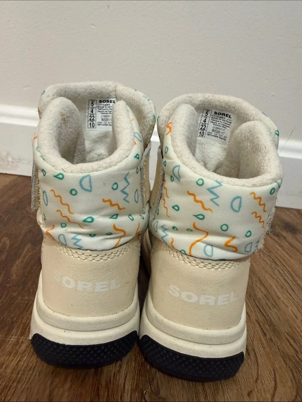 Sorel Baby Toddler Winter Snow Boots in Ivory with confetti print - size 5T